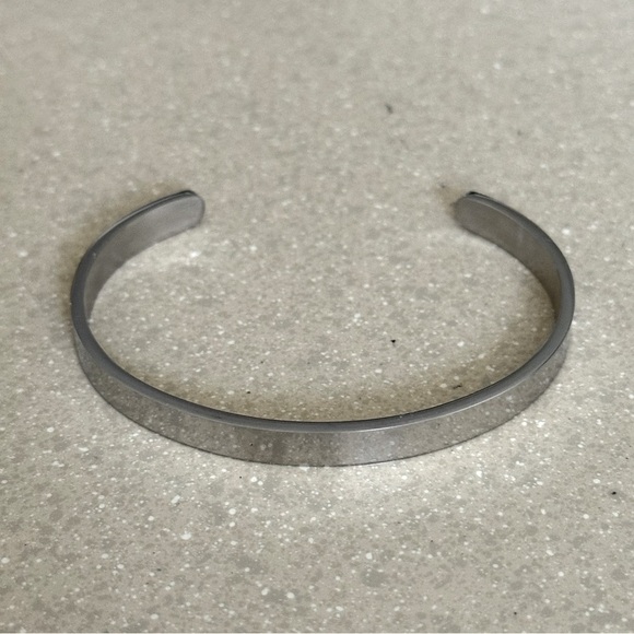 Mantra Band Bracelet She Doesn’t Fight Alone Breast Cancer New - Picture 4 of 8